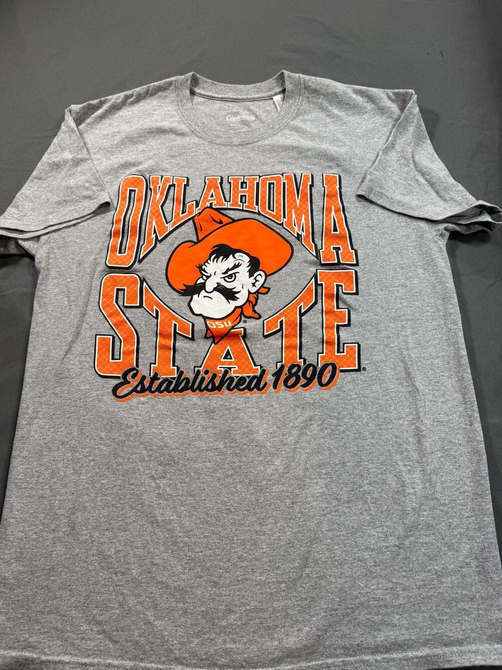 Captivating Oklahoma State University T-Shirt Size M